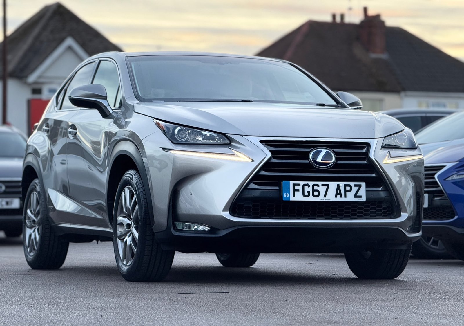 Lexus NX300h Luxury-2017