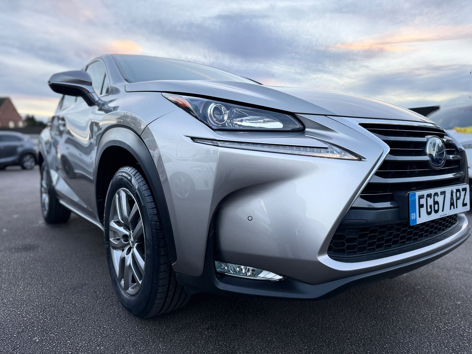 Lexus NX300h Luxury-2017