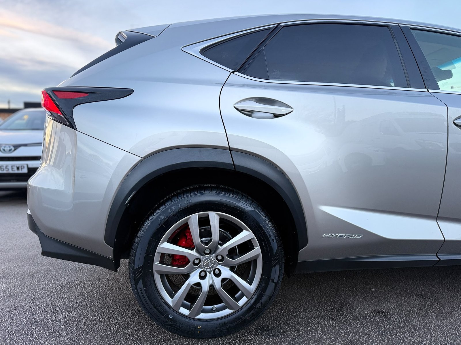 Lexus NX300h Luxury-2017