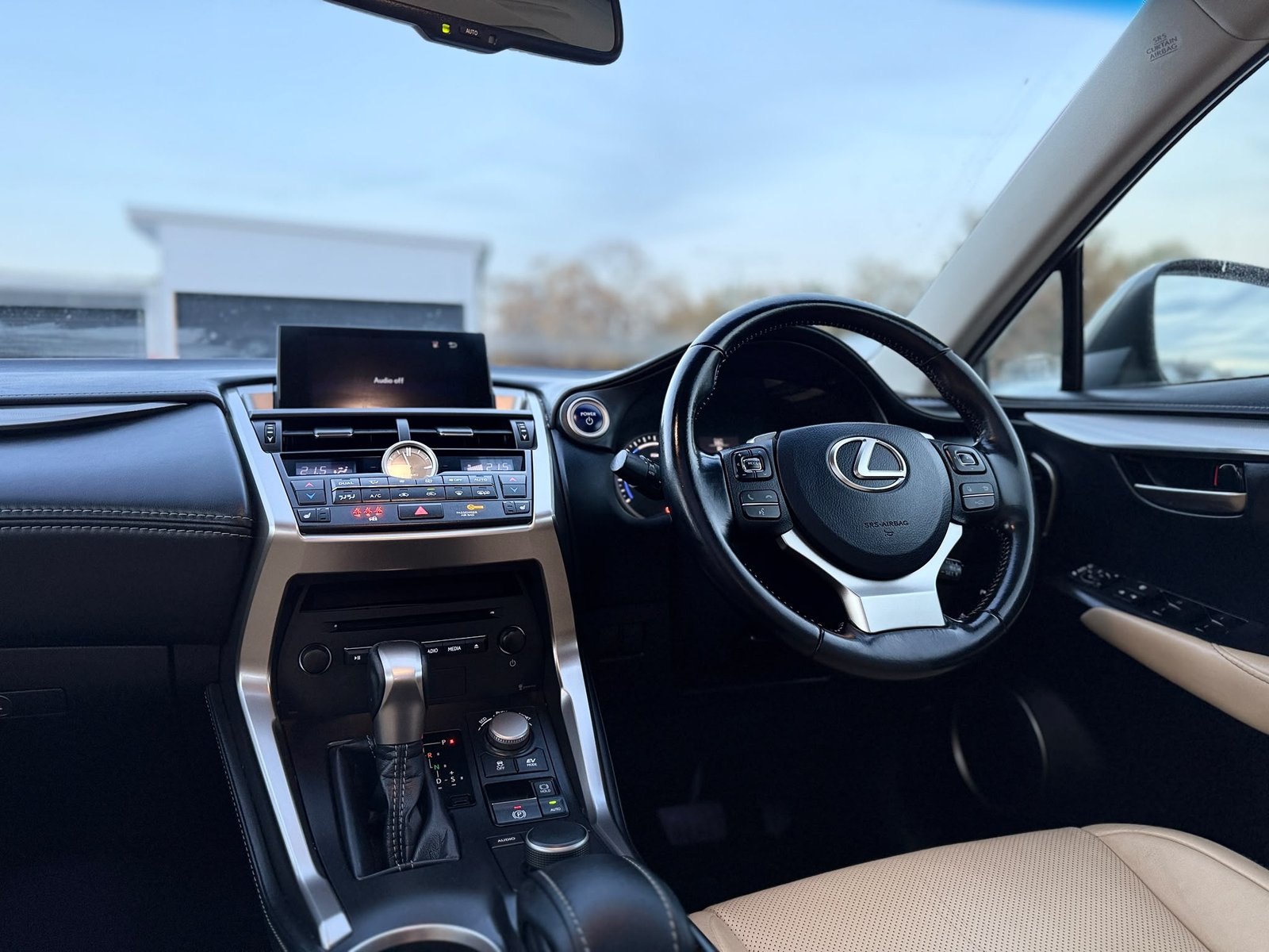 Lexus NX300h Luxury-2017