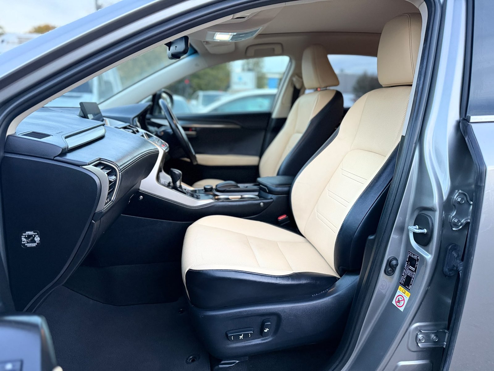 Lexus NX300h Luxury-2017