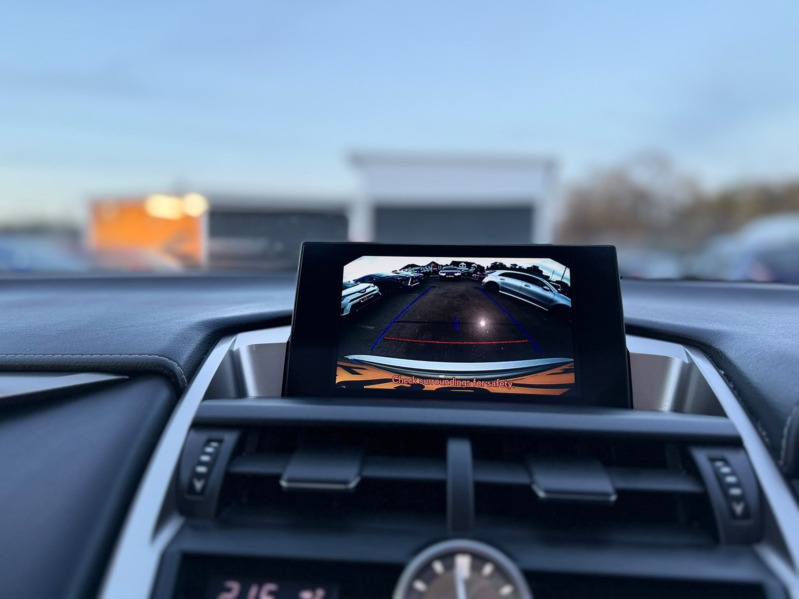 Lexus NX300h Luxury-2017