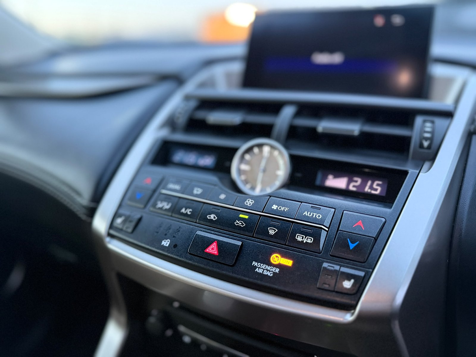 Lexus NX300h Luxury-2017