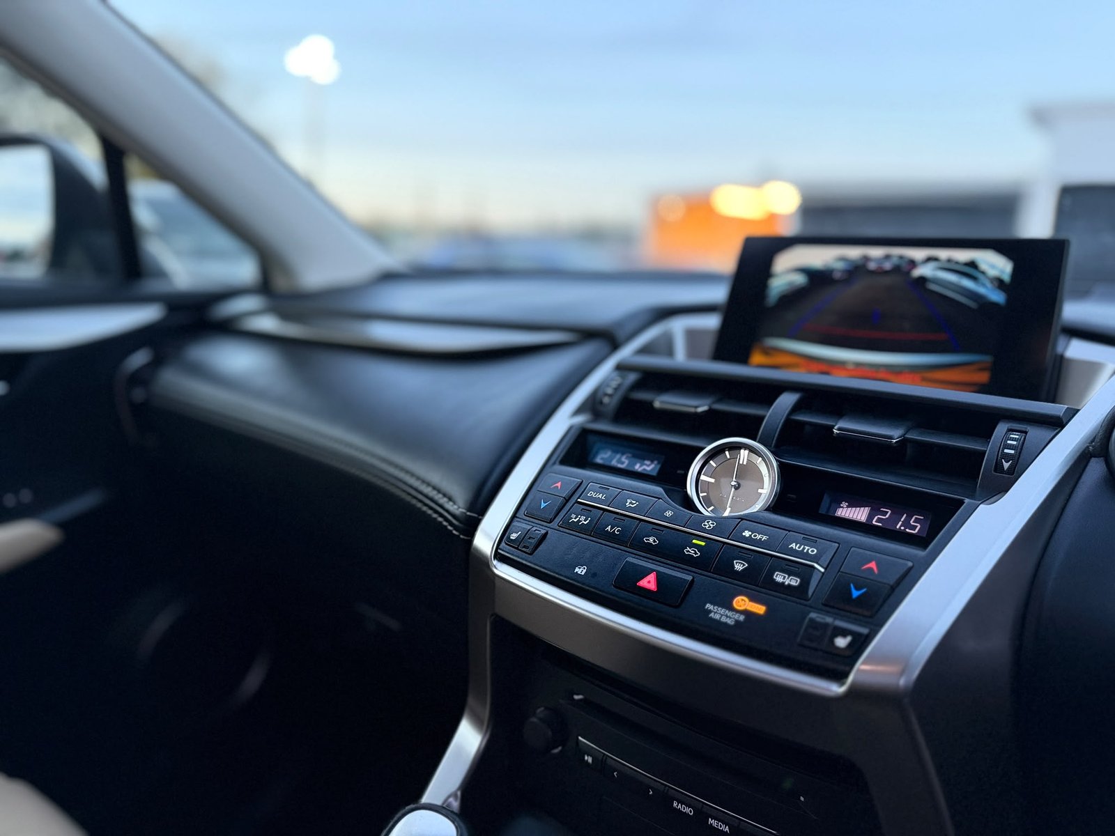 Lexus NX300h Luxury-2017